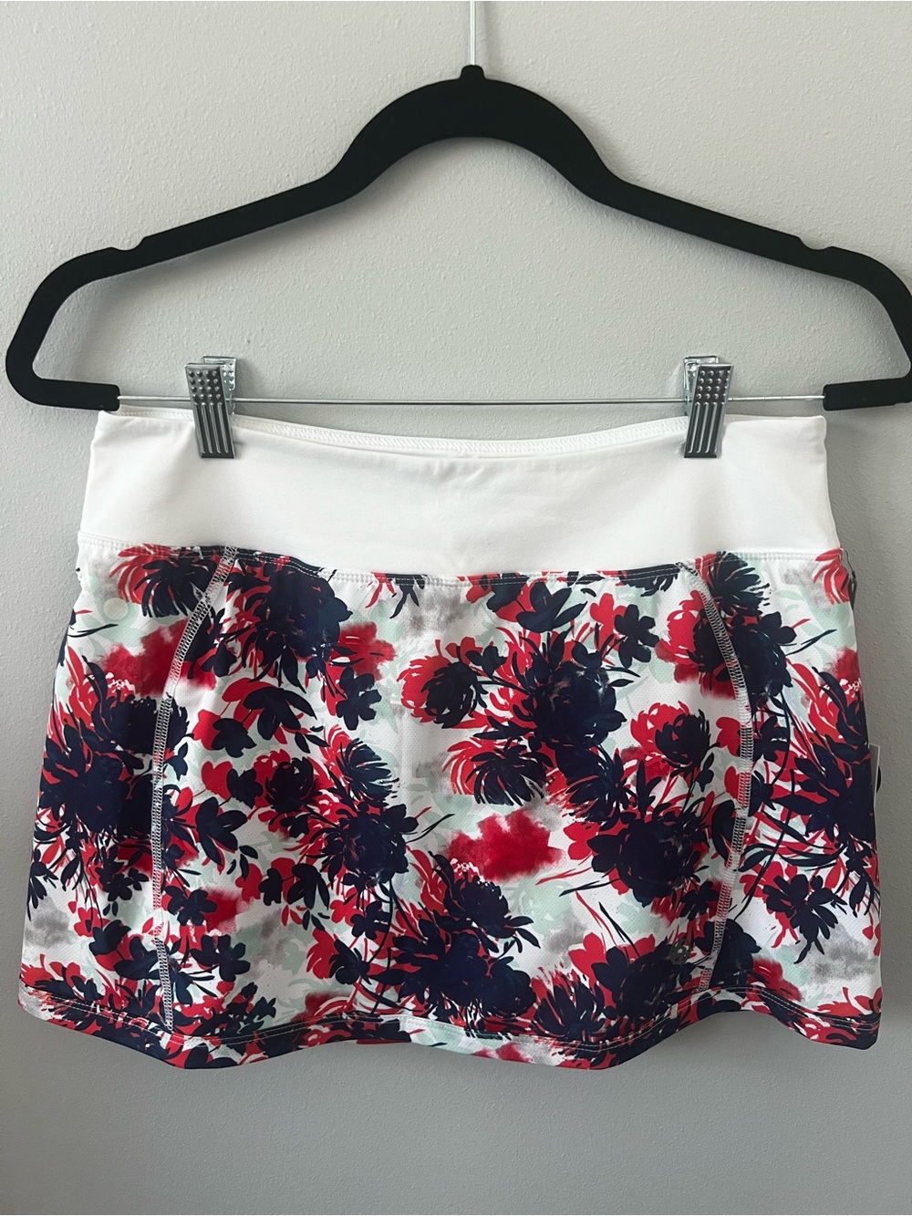 Lija Women’a Floral Pattern Golf Skirt Size Medium - Picture 2 of 9